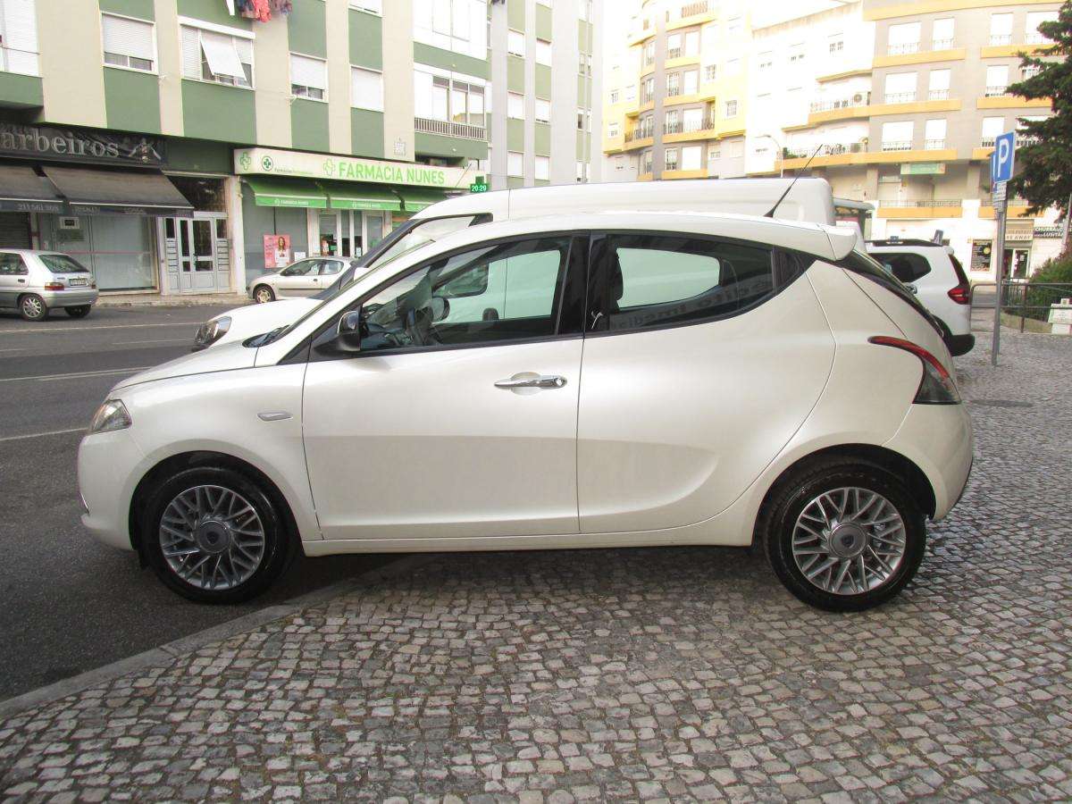 lancia-ypsilon-2011-gasolina-1242cc