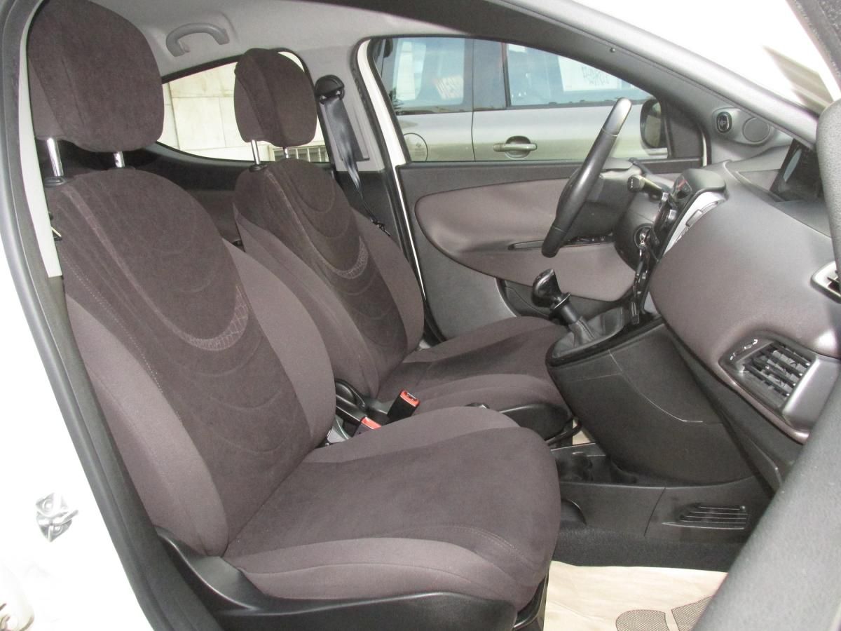 lancia-ypsilon-2011-gasolina-1242cc