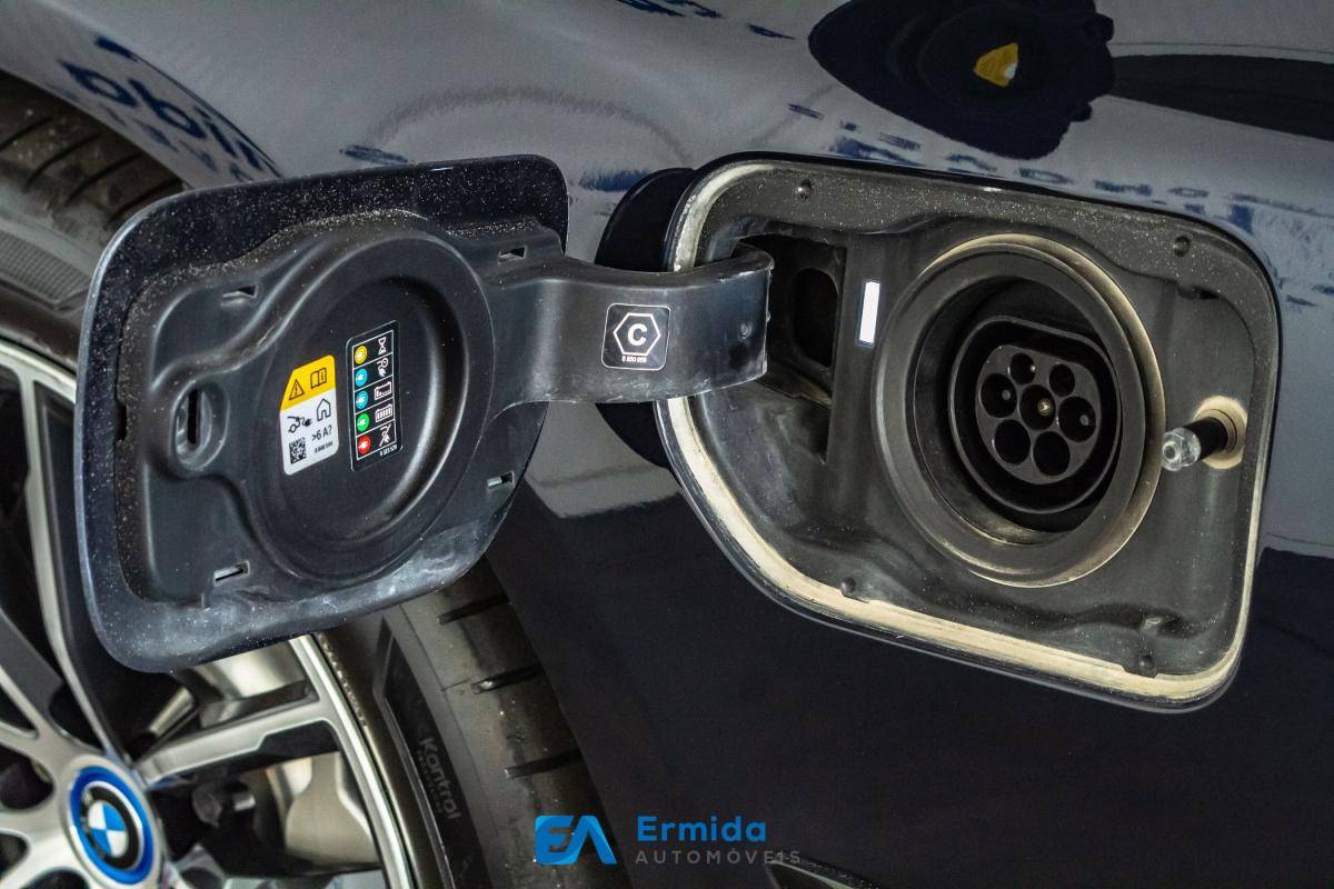 bmw-serie-5-2023-hibrido-a-gasolina-1998cc
