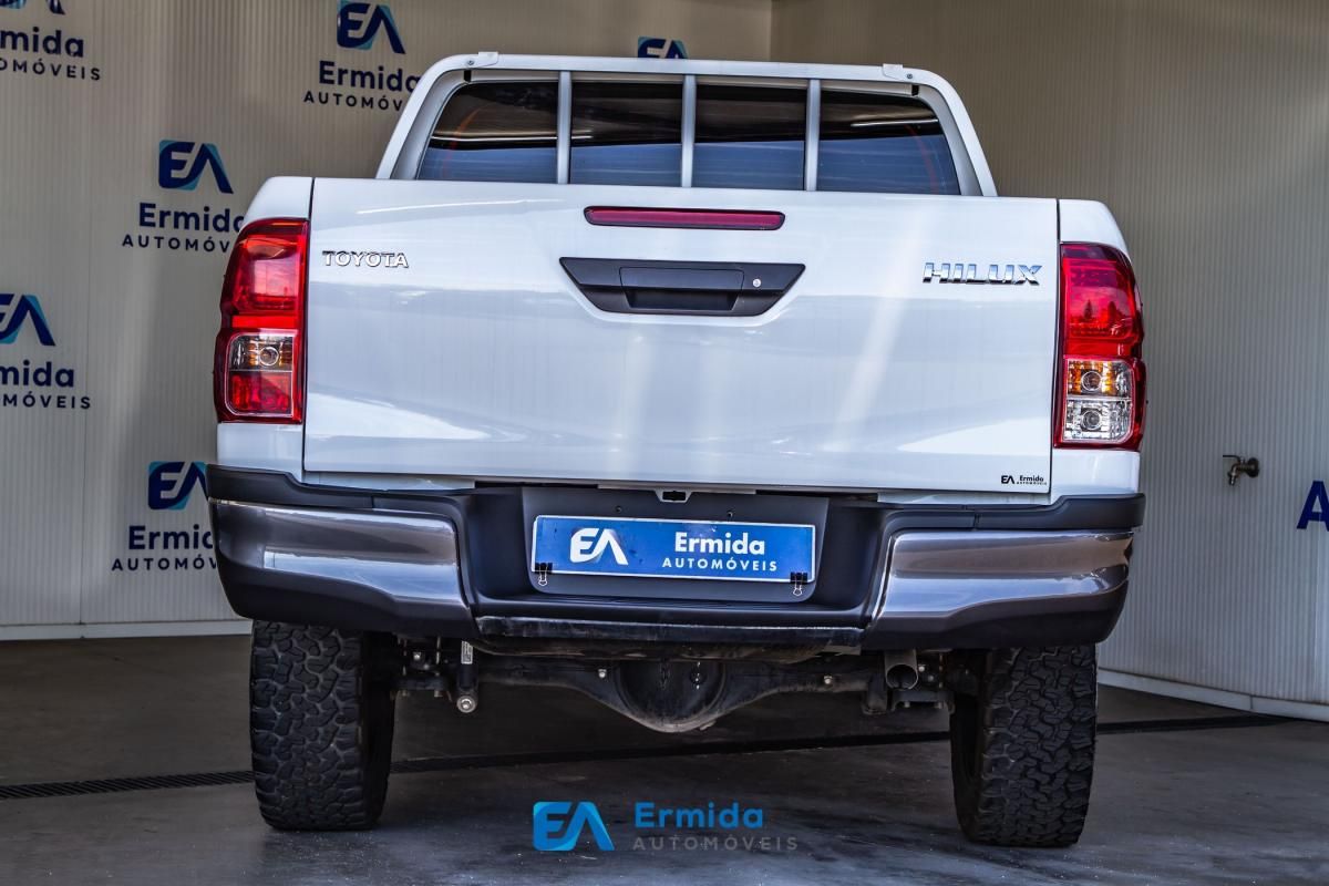 toyota-hilux-2023-diesel-2393cc