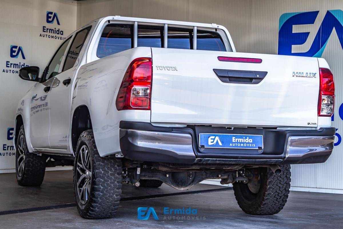 toyota-hilux-2023-diesel-2393cc