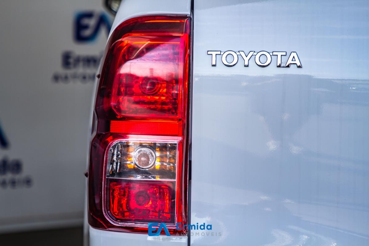 toyota-hilux-2023-diesel-2393cc