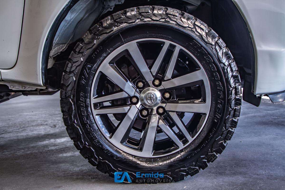 toyota-hilux-2023-diesel-2393cc