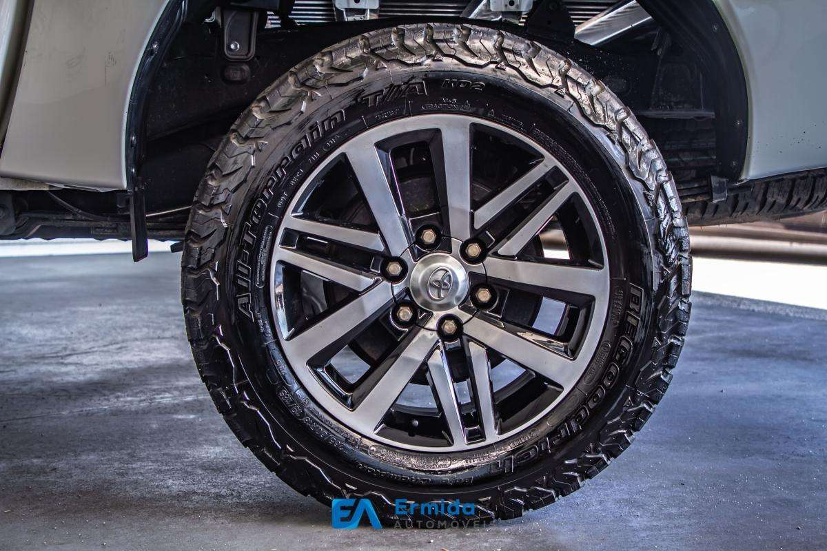 toyota-hilux-2023-diesel-2393cc