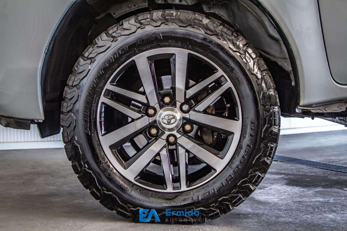 toyota-hilux-2023-diesel-2393cc