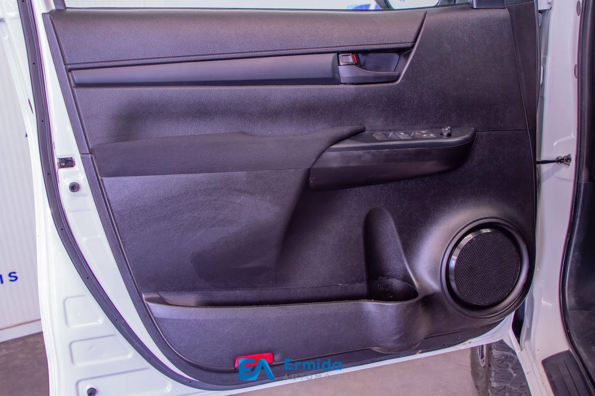 toyota-hilux-2023-diesel-2393cc