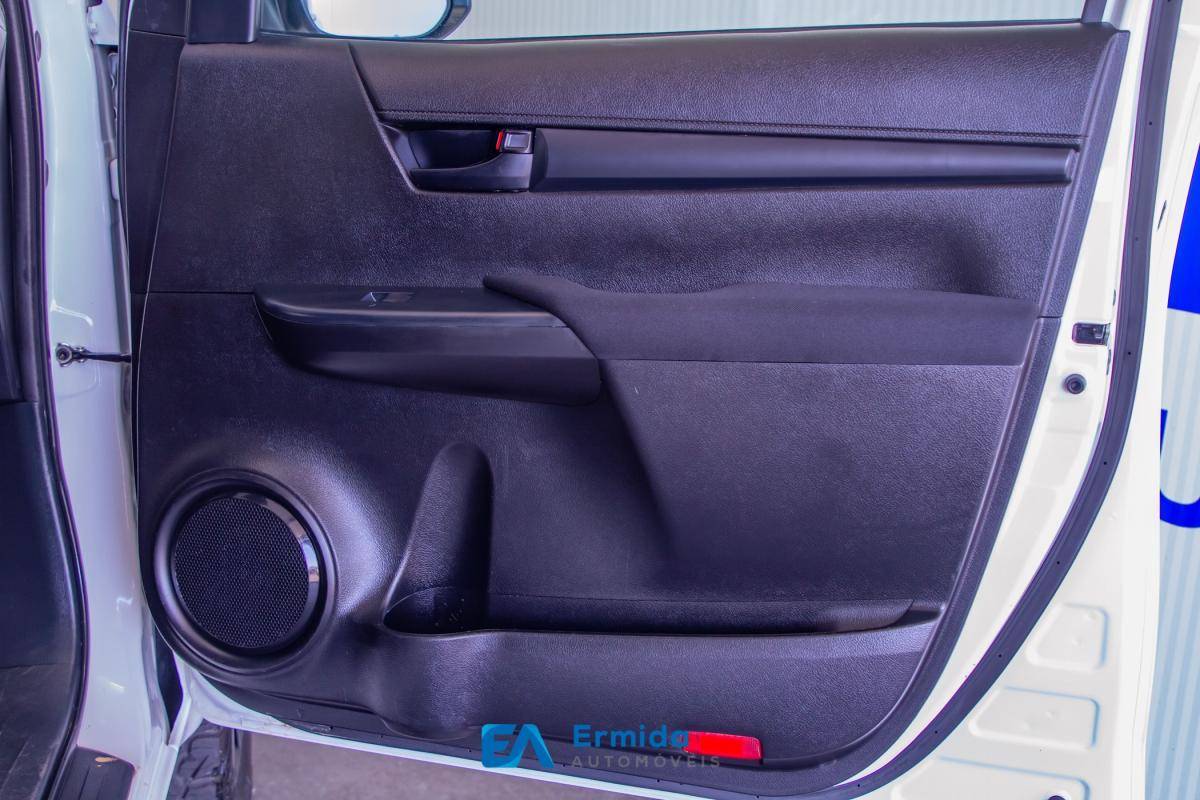 toyota-hilux-2023-diesel-2393cc