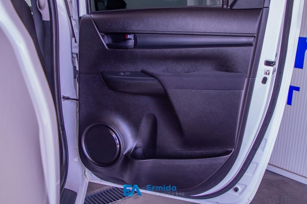 toyota-hilux-2023-diesel-2393cc