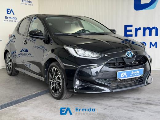 toyota-yaris-2023-hibrido-a-gasolina-1490cc