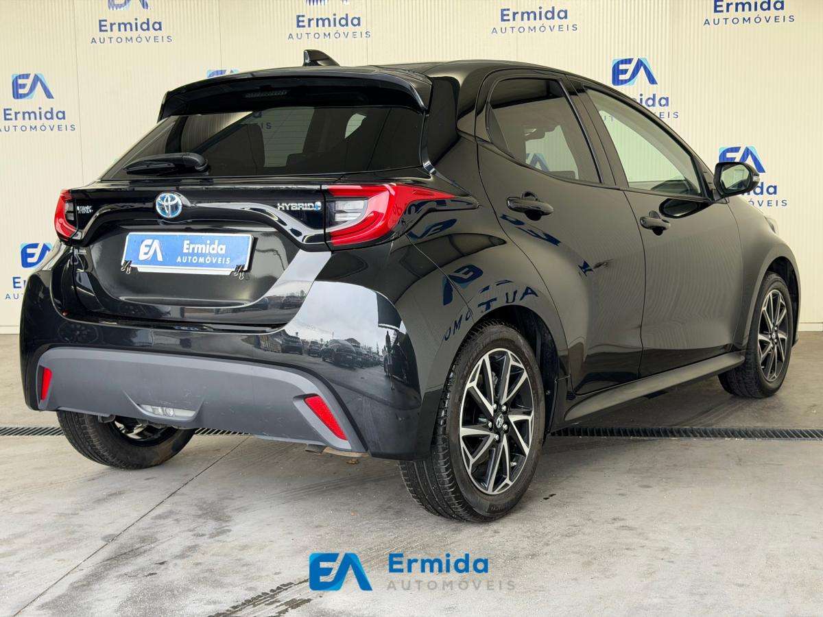 toyota-yaris-2023-hibrido-a-gasolina-1490cc