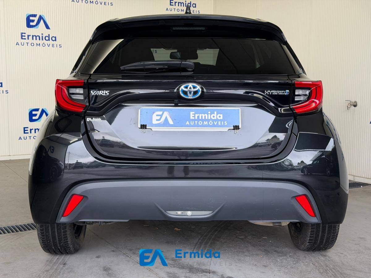 toyota-yaris-2023-hibrido-a-gasolina-1490cc