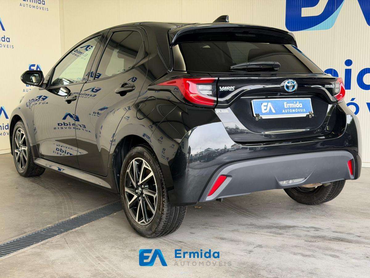 toyota-yaris-2023-hibrido-a-gasolina-1490cc