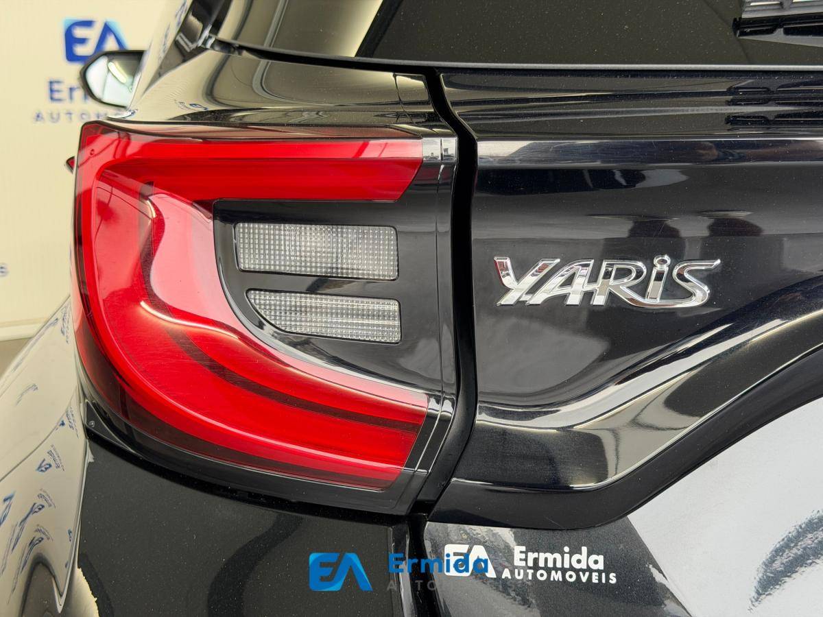 toyota-yaris-2023-hibrido-a-gasolina-1490cc