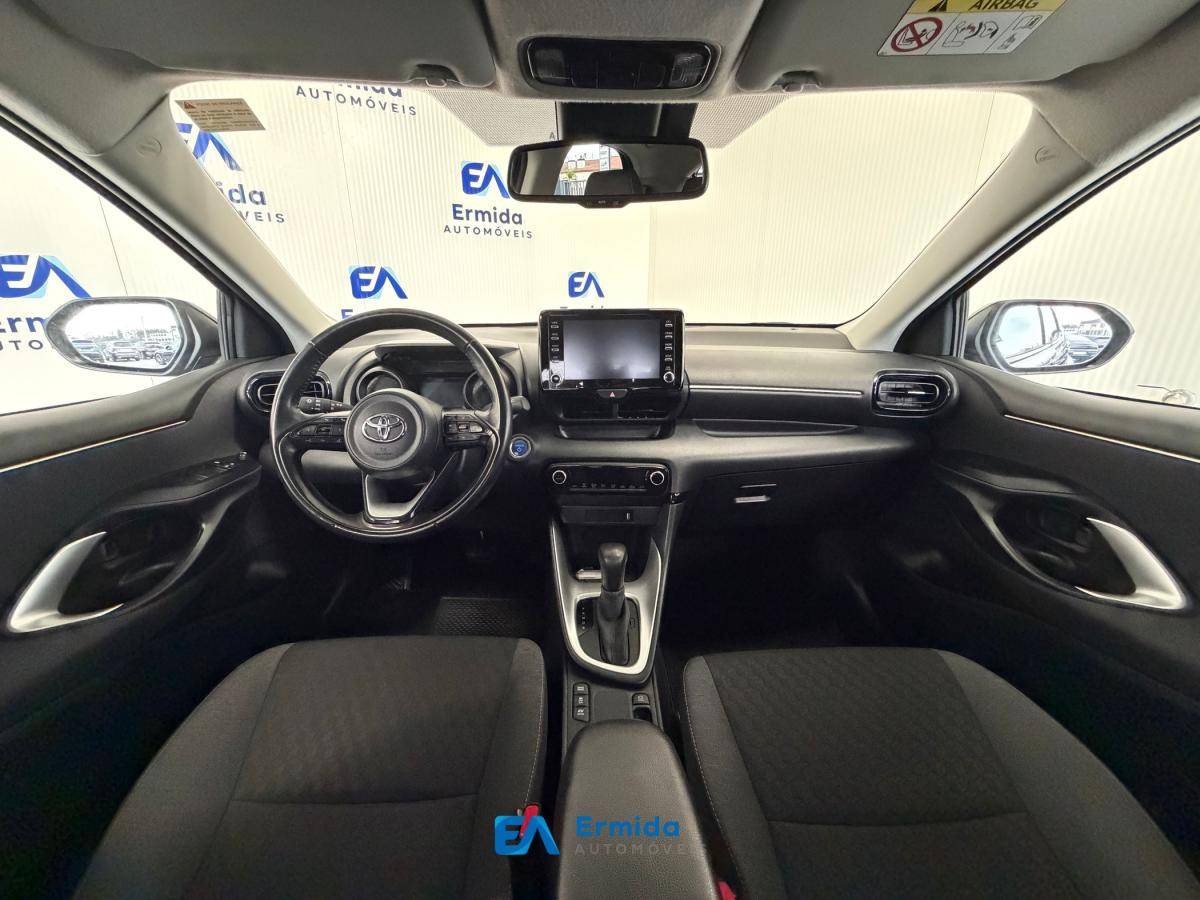 toyota-yaris-2023-hibrido-a-gasolina-1490cc