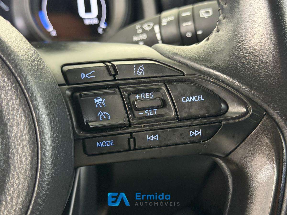 toyota-yaris-2023-hibrido-a-gasolina-1490cc