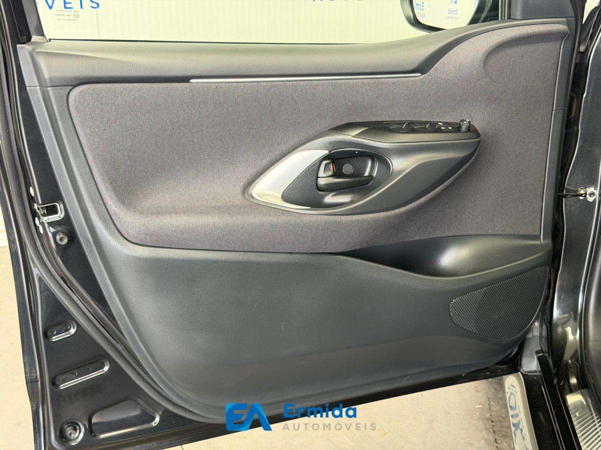 toyota-yaris-2023-hibrido-a-gasolina-1490cc