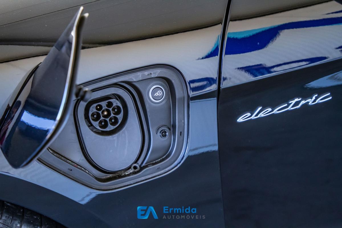 porsche-taycan-2021-eletrico-0cc