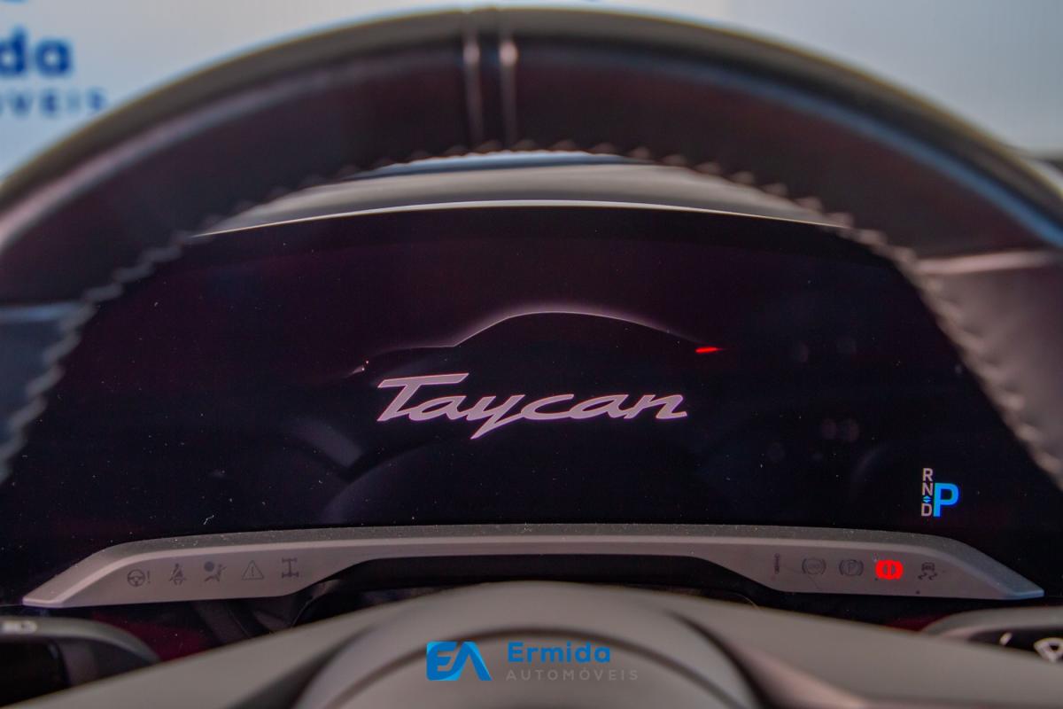 porsche-taycan-2021-eletrico-0cc