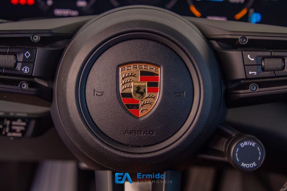 porsche-taycan-2021-eletrico-0cc