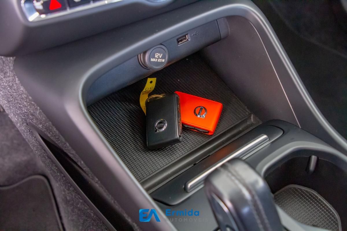 volvo-xc40-2021-hibrido-a-gasolina-1477cc