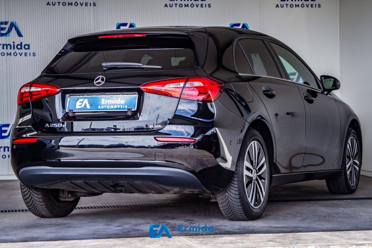 mercedes-benz-classe-a-2022-hibrido-a-gasolina-1332cc