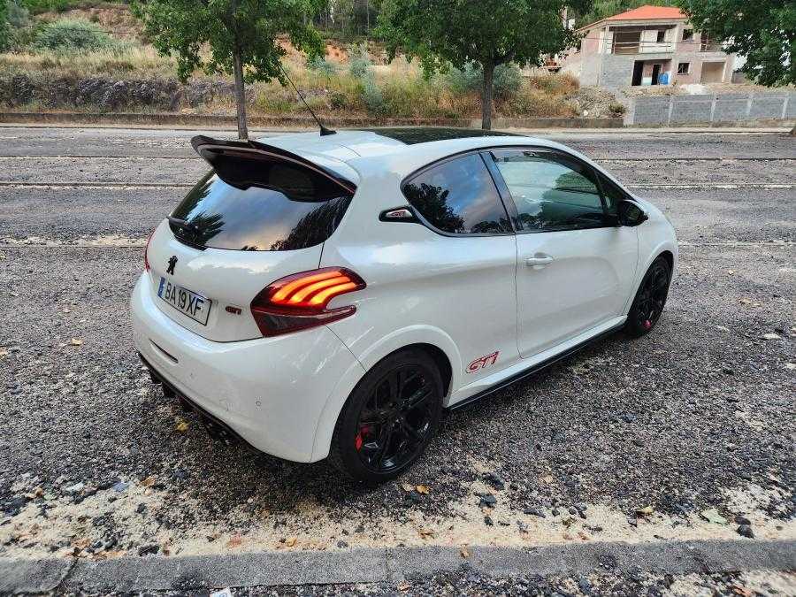 peugeot-208-2014-gasolina-1598cc