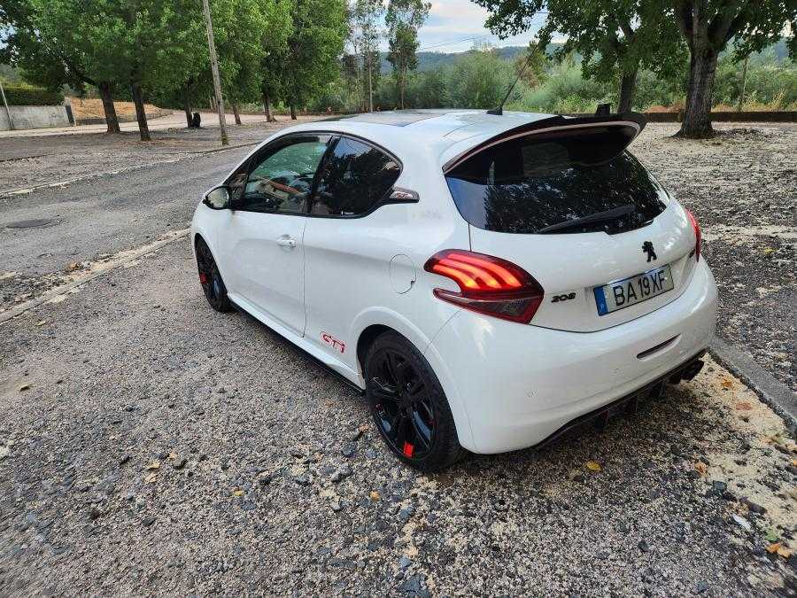 peugeot-208-2014-gasolina-1598cc