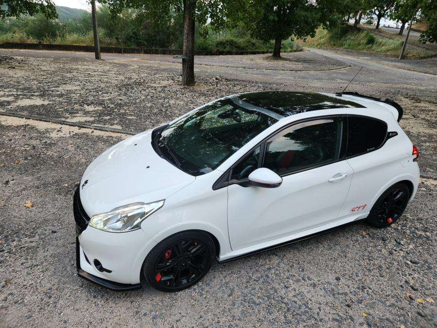 peugeot-208-2014-gasolina-1598cc