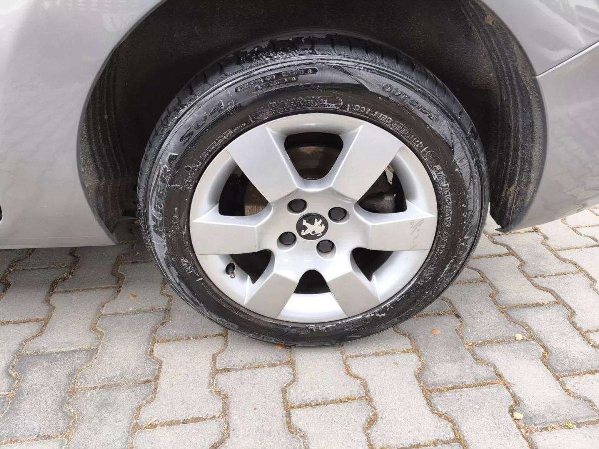 peugeot-5008-2014-diesel-1560cc