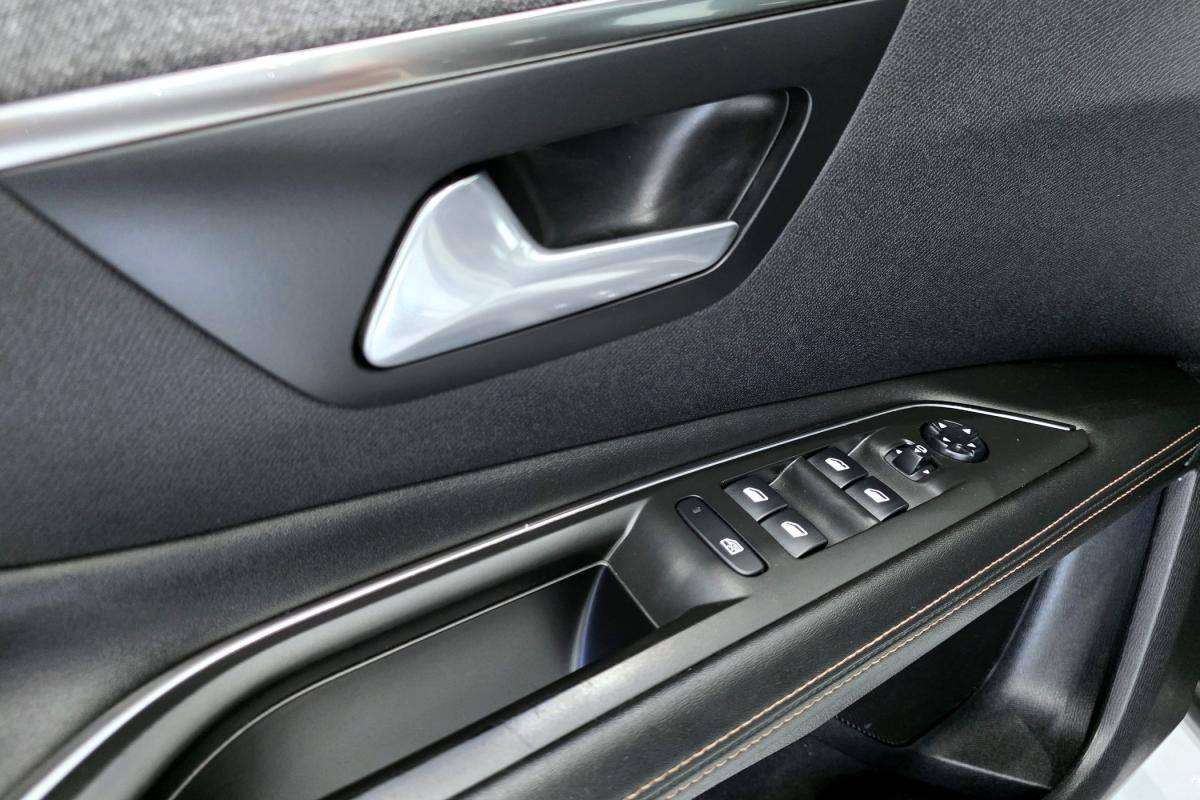 peugeot-3008-2019-diesel-1499cc
