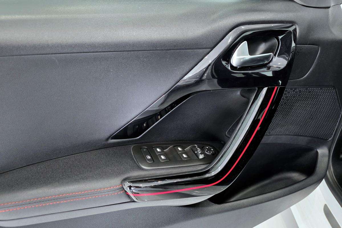 peugeot-208-2017-gasolina-1199cc