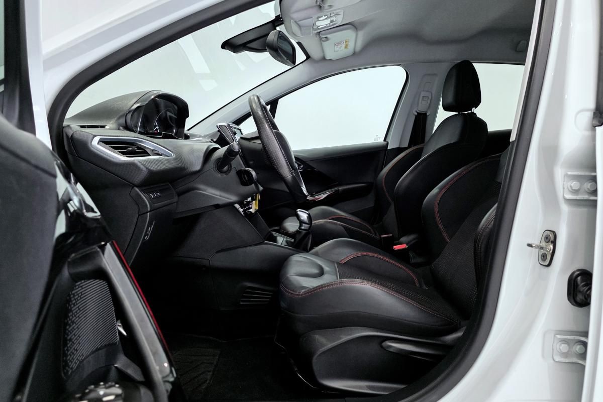 peugeot-208-2017-gasolina-1199cc