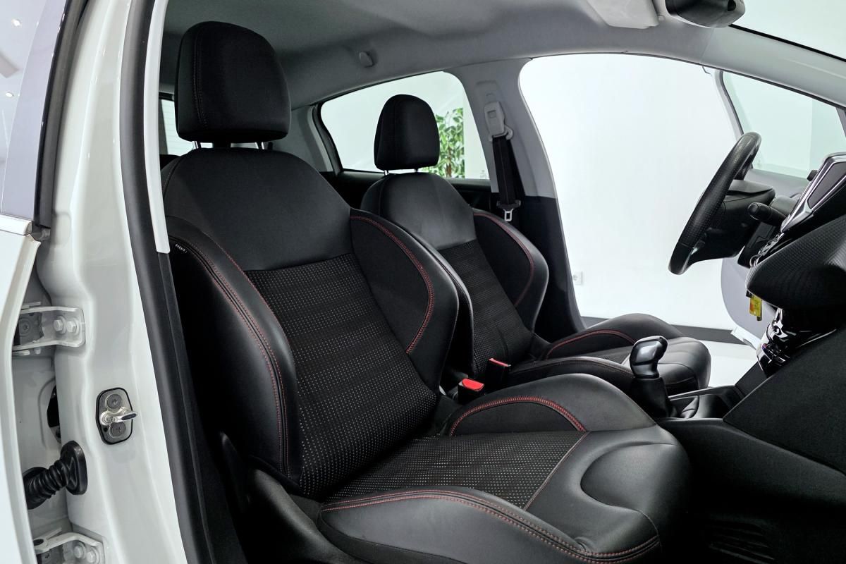peugeot-208-2017-gasolina-1199cc