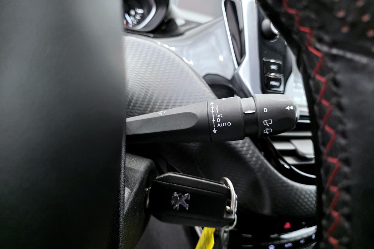 peugeot-208-2017-gasolina-1199cc