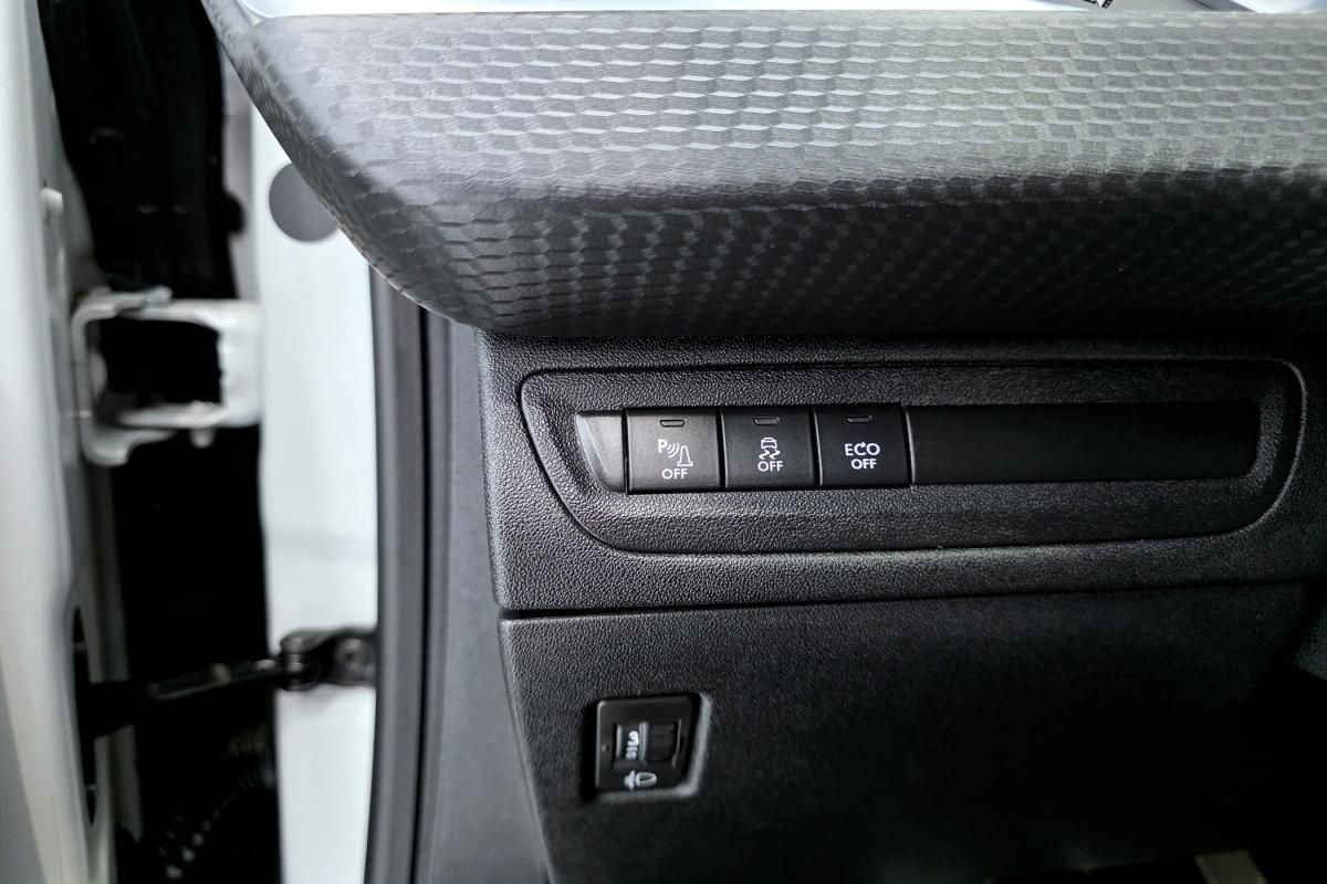 peugeot-208-2017-gasolina-1199cc