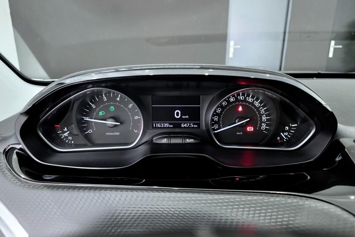 peugeot-208-2017-gasolina-1199cc
