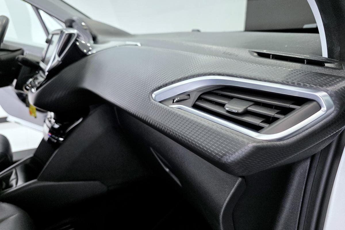 peugeot-208-2017-gasolina-1199cc