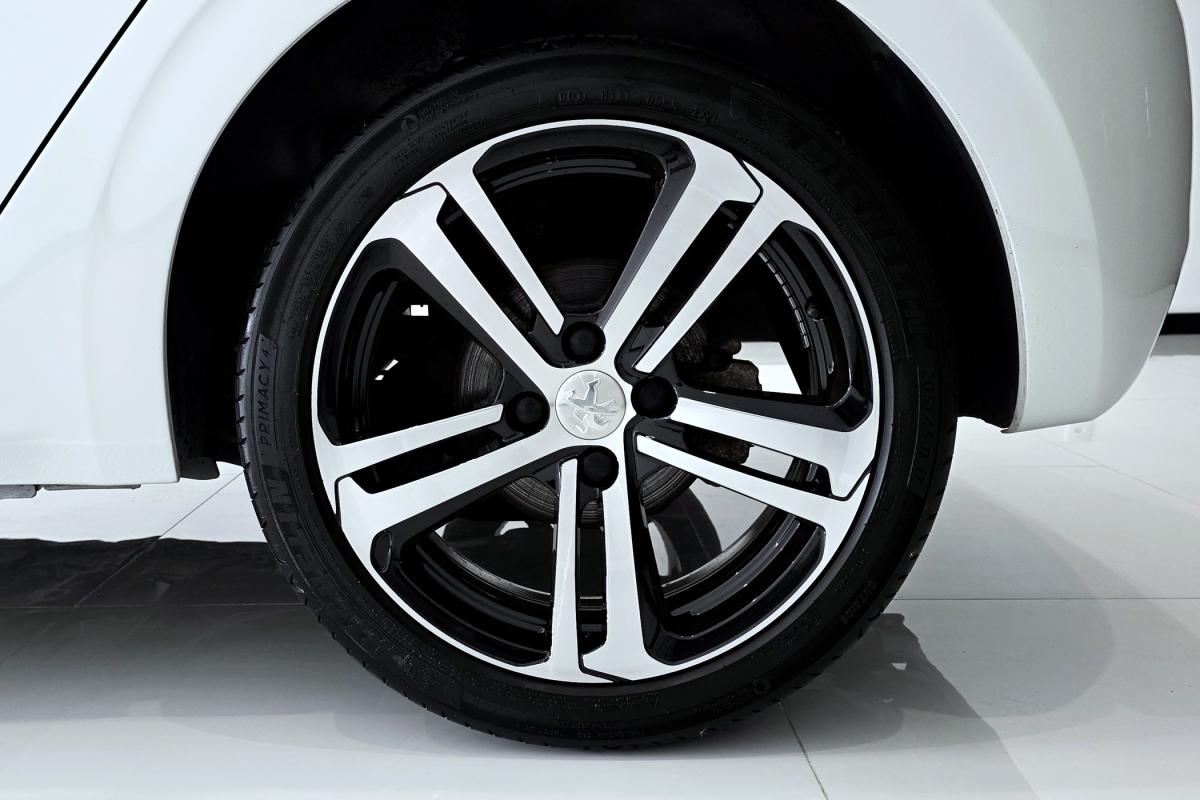peugeot-208-2017-gasolina-1199cc