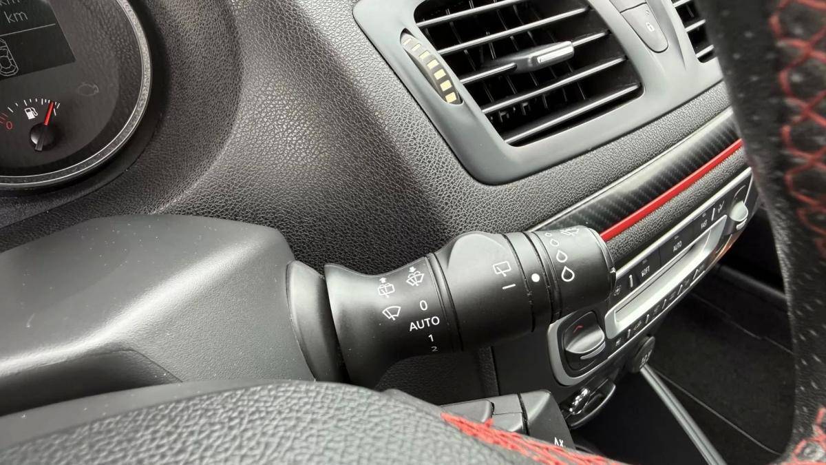 renault-megane-sport-tourer-2013-diesel-1461cc