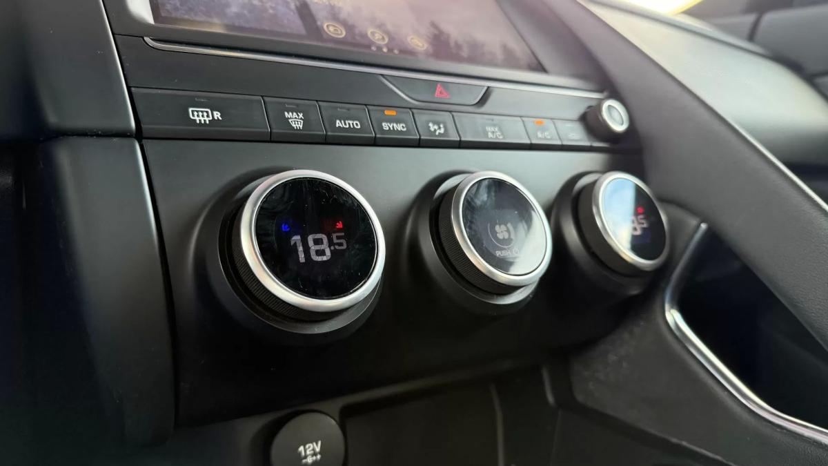 jaguar-e-pace-2019-diesel-1999cc