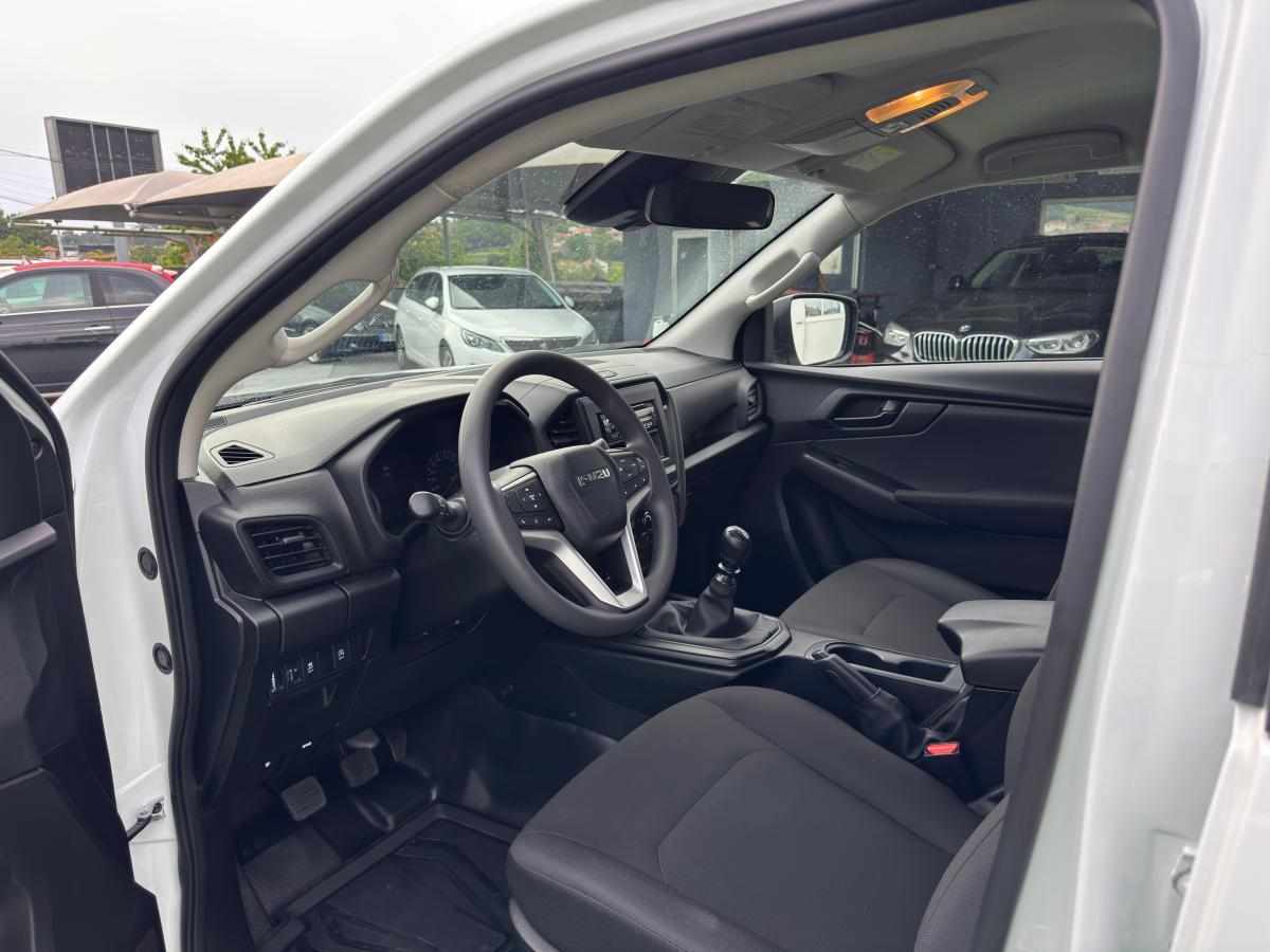 isuzu-d-max-1-9d-4wd-2025-diesel-1898cc