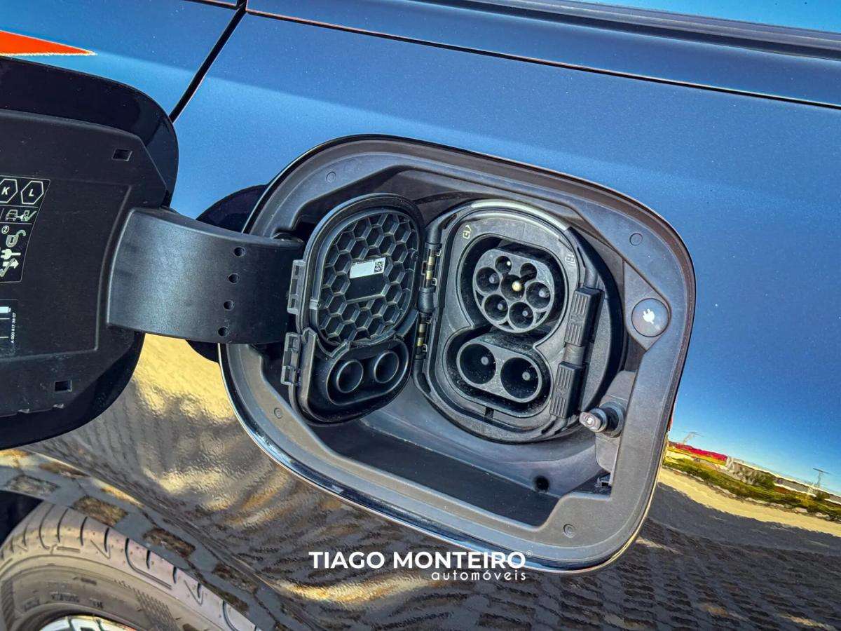 mercedes-benz-classe-c-c-300-e-2023-hibrido-a-gasolina-1999cc