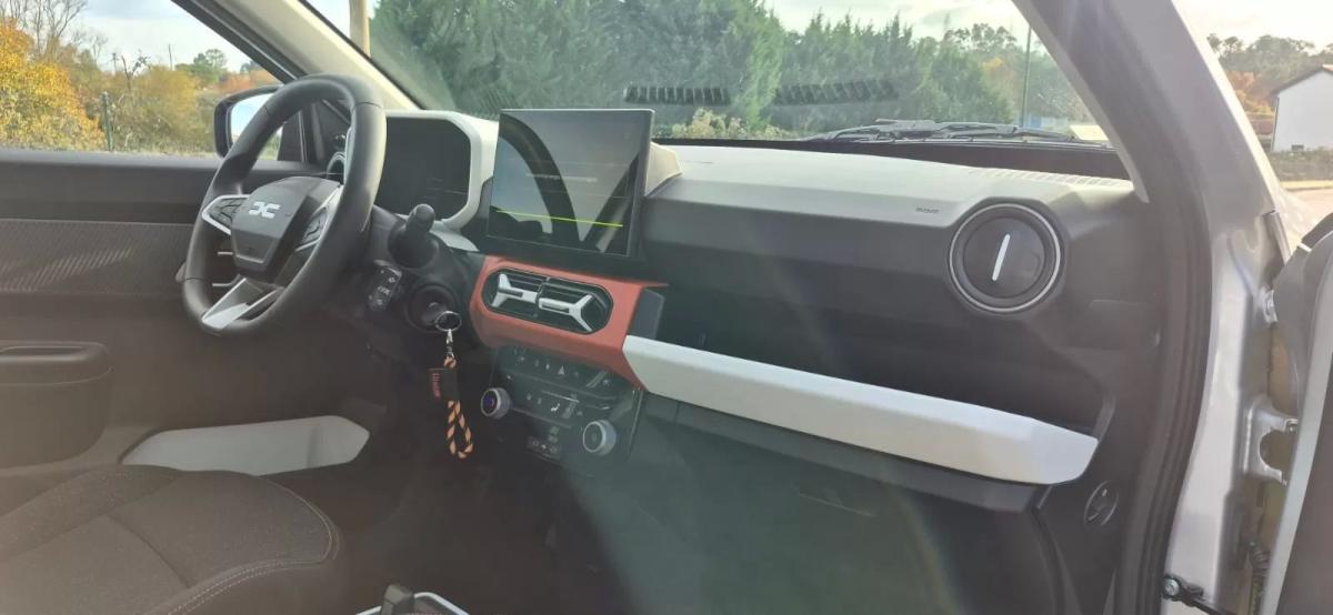 dacia-spring-2025-eletrico-200cc