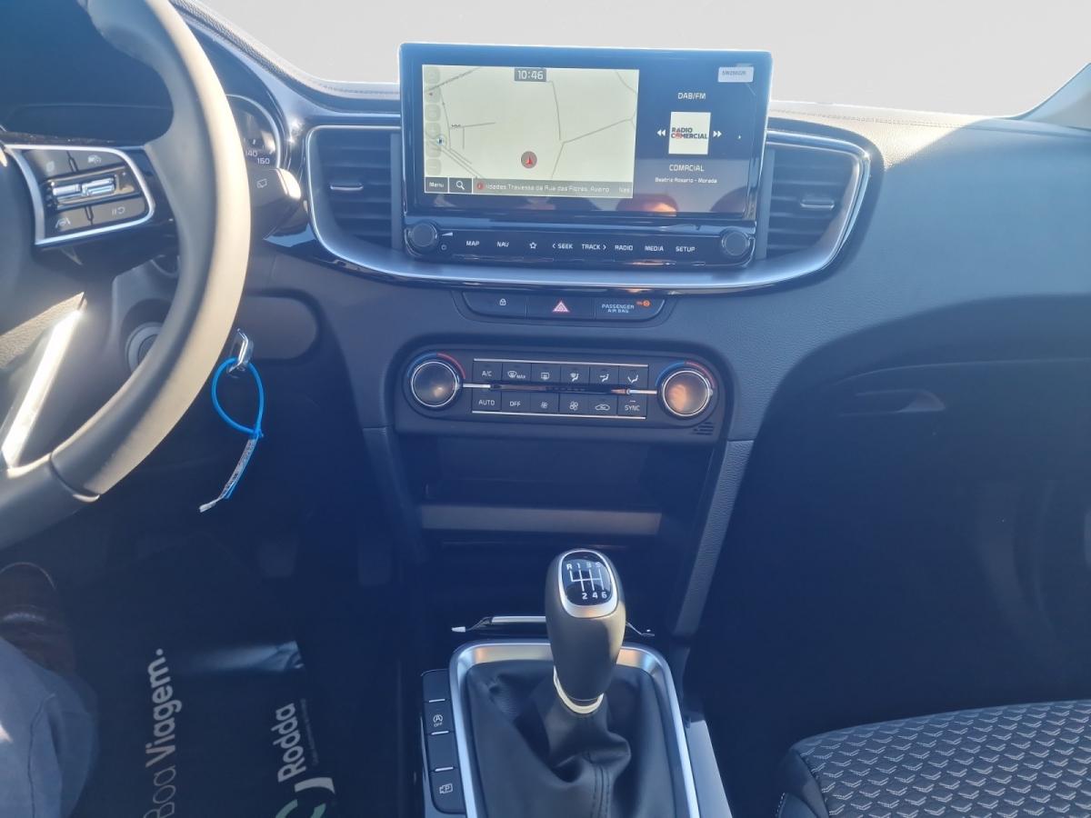 kia-xceed-2025-gasolina-998cc