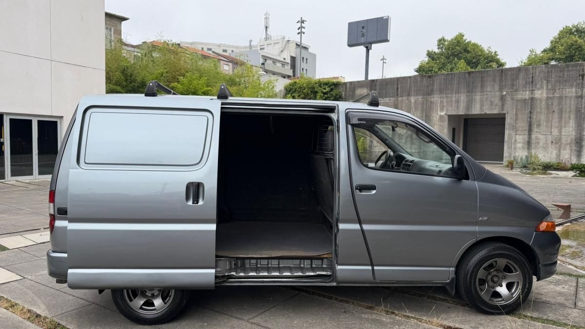 toyota-hiace-2002-diesel-2494cc