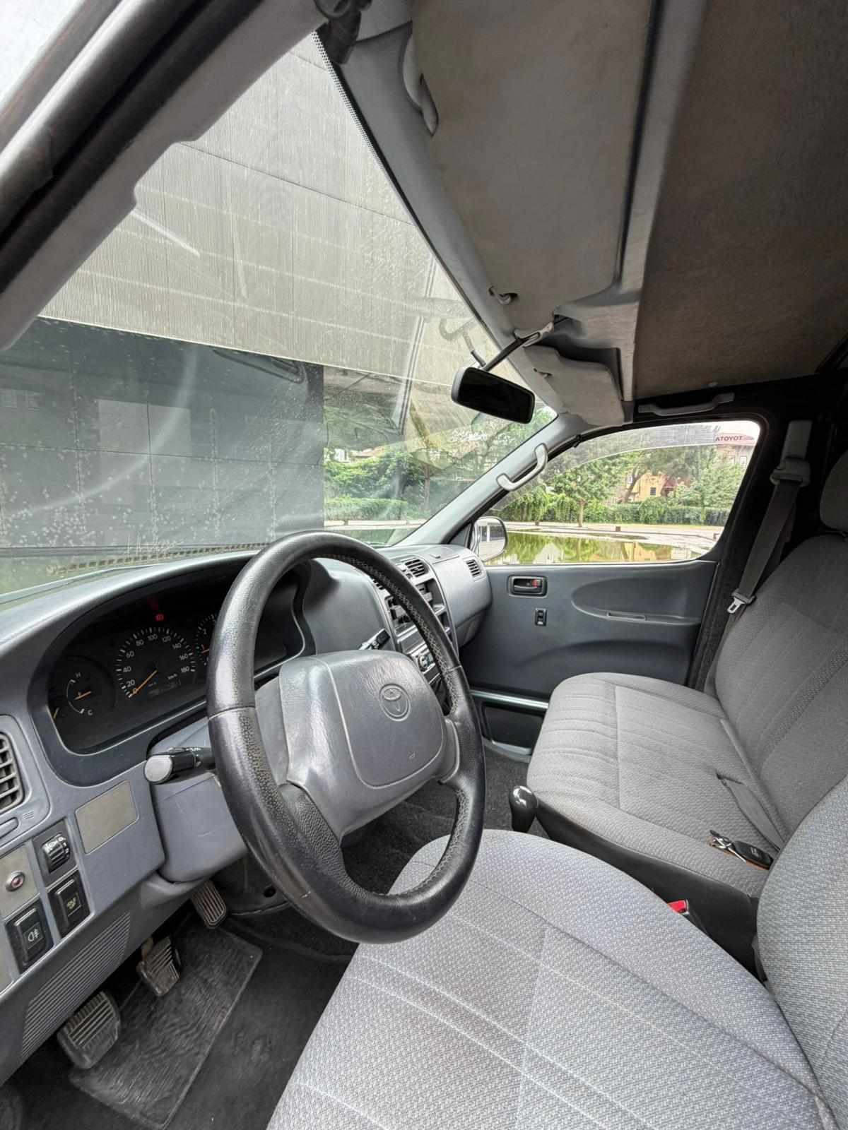 toyota-hiace-2002-diesel-2494cc