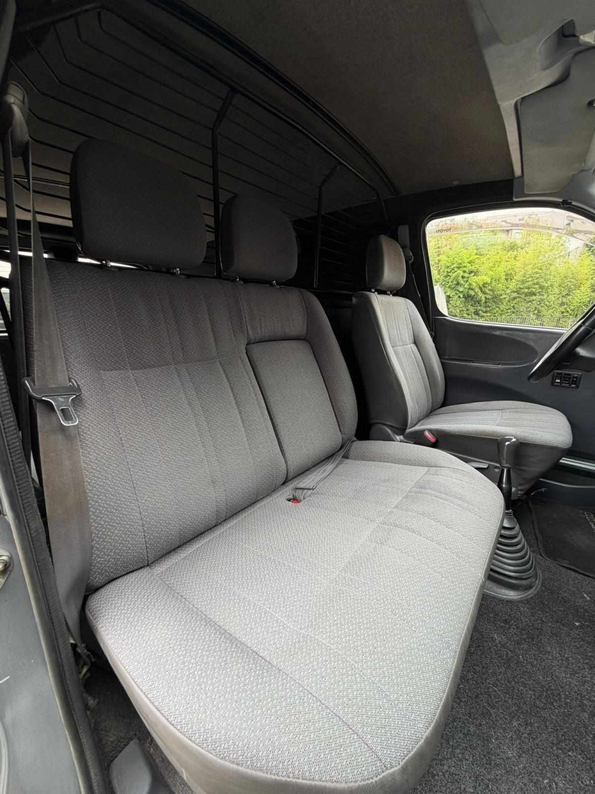 toyota-hiace-2002-diesel-2494cc