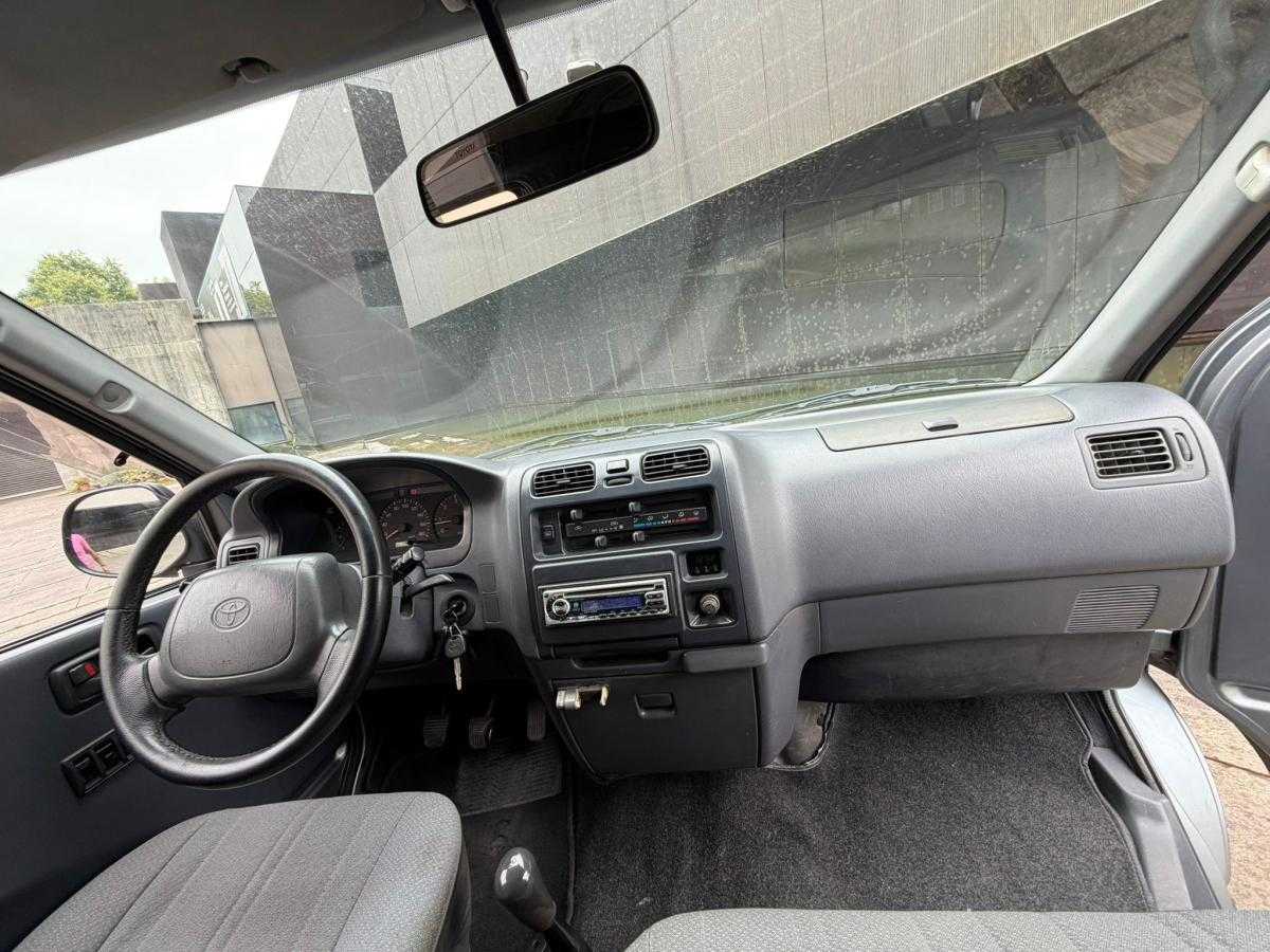 toyota-hiace-2002-diesel-2494cc