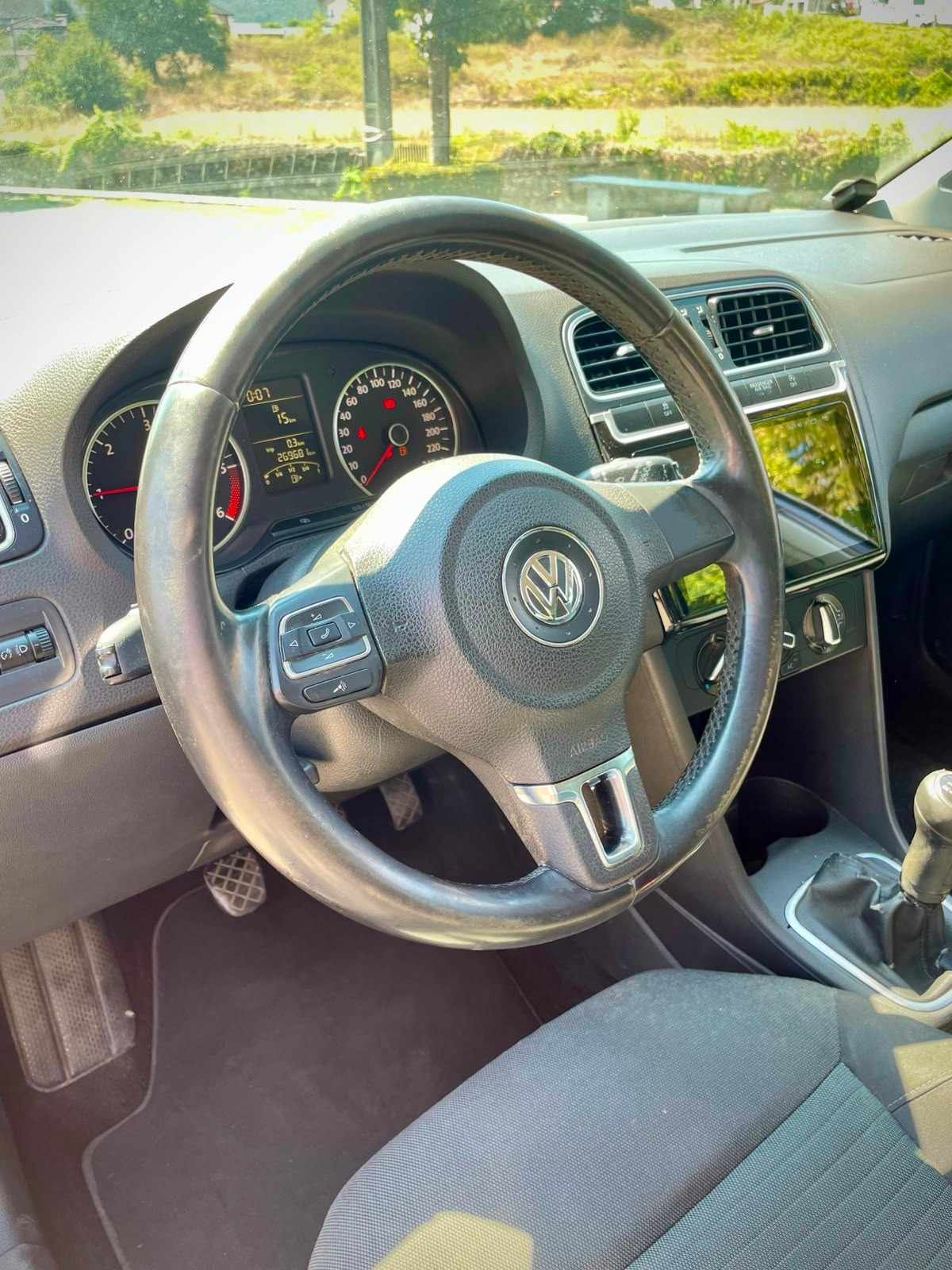 volkswagen-polo-2011-diesel-1598cc