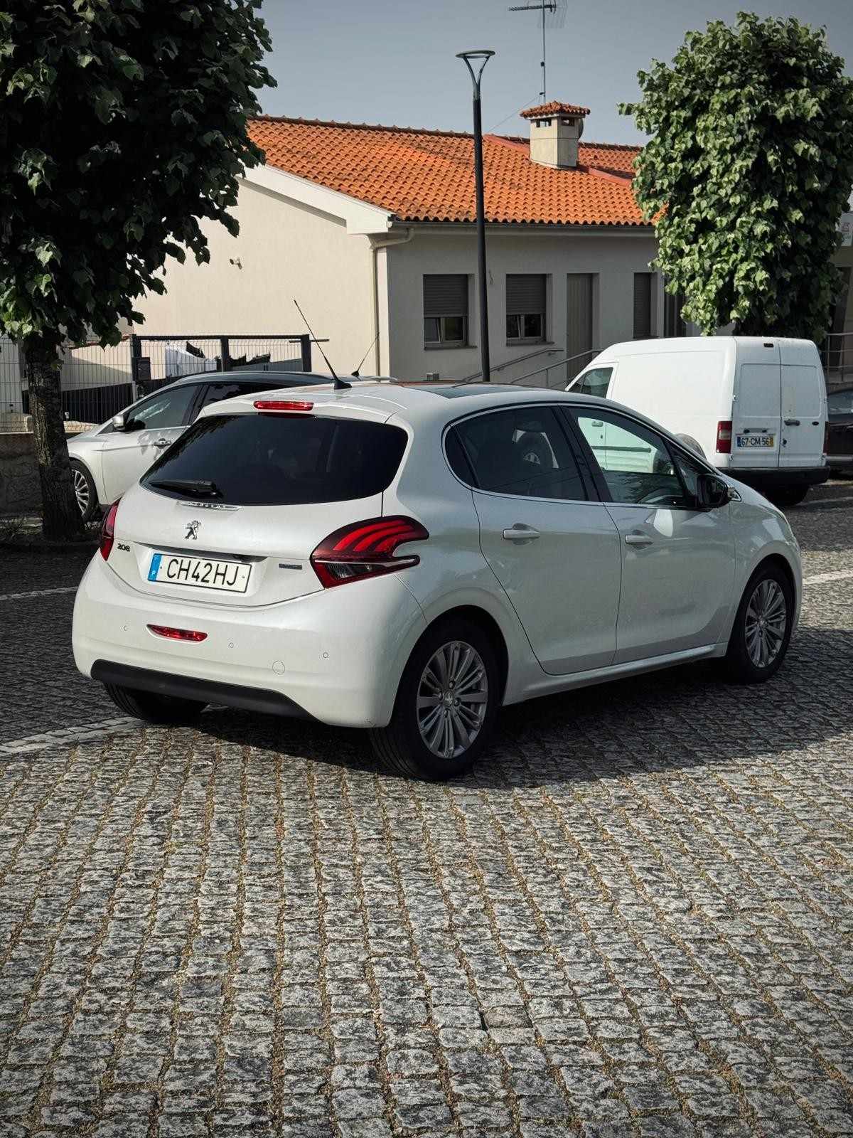 peugeot-208-2016-gasolina-1199cc